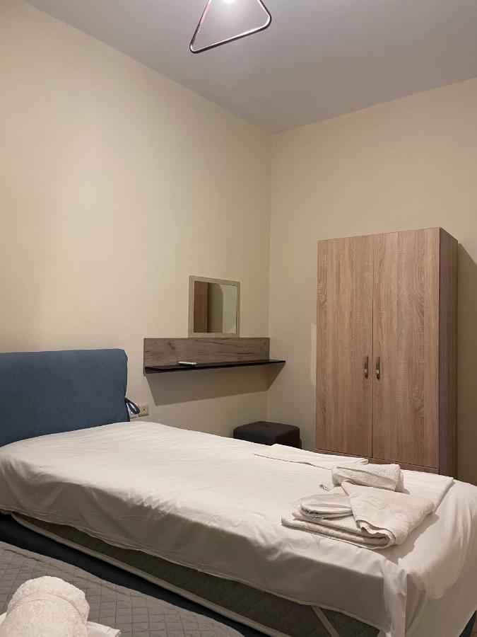 Mare Front Harbor Apartment *